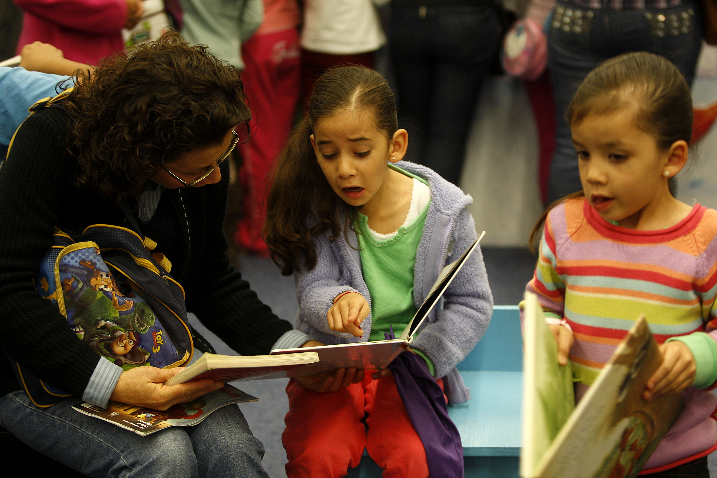 Lectores en FIL ninos en la Feria Internacional del Libro de Gua