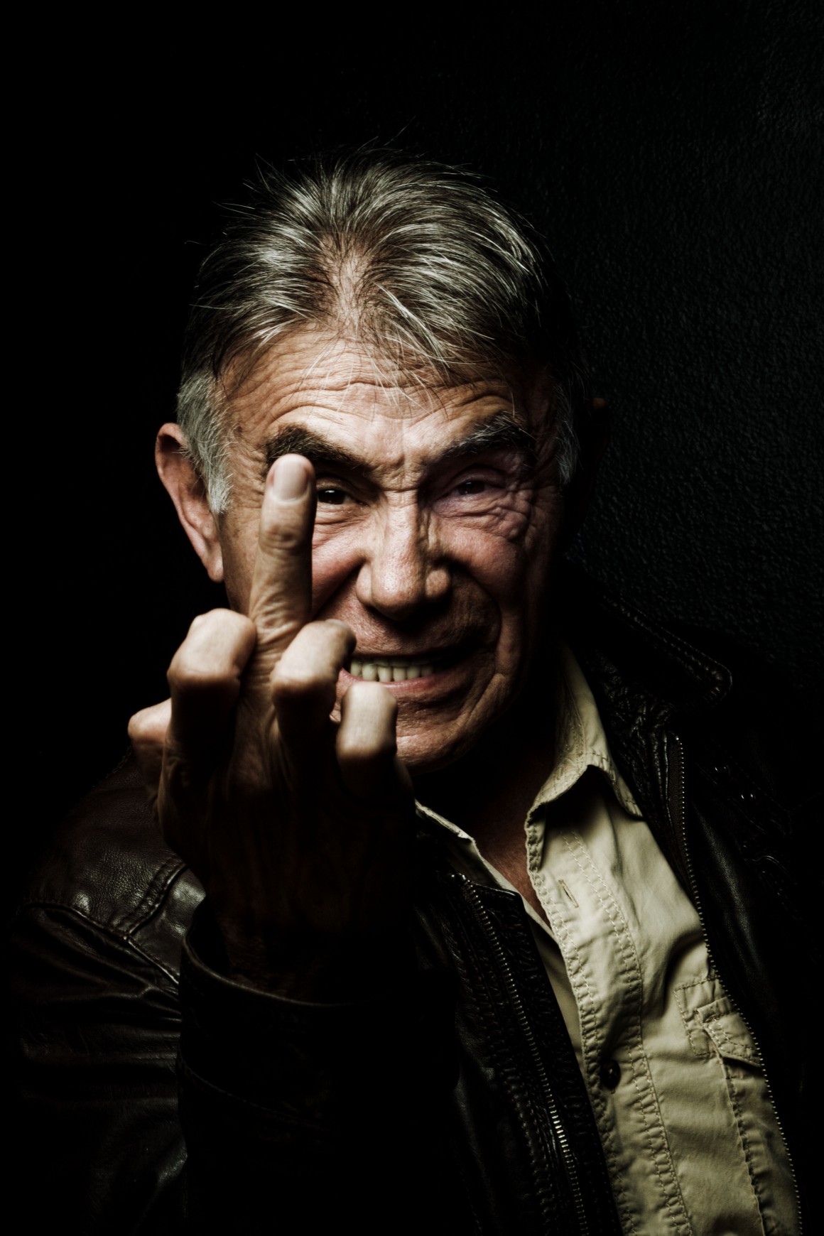 Héctpr Suárez, fotografiado previo al ensayo de una obra para Newsweek en Español, "Viene una farsa en la que sabemos quién va a ganar", dijo sobre la elecciones intermedias de 2015.