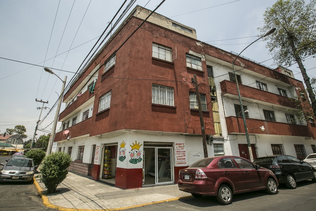 (3) EDIFICIO DE DEPARTAMENTOS MONTIEL 108