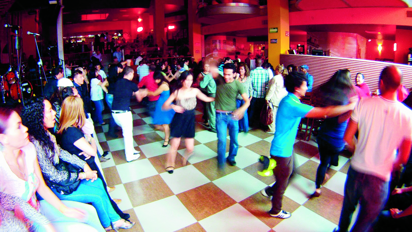 Tres salones de baile en los que querrás mover el bote 