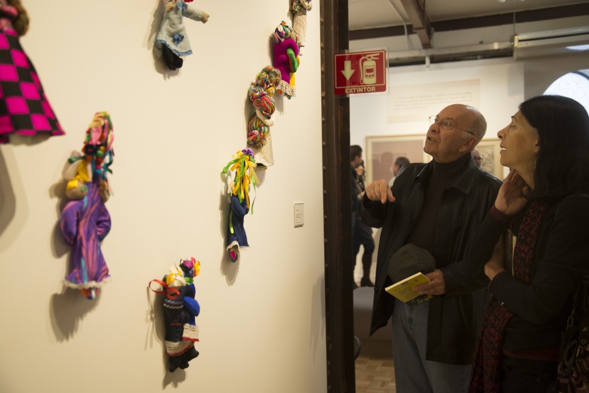 MÉXICO, D.F., 13NOVIEMBRE2014.- Se inauguro la exposición en el Muse del Estanquillo, Aforismos y Grafismos Vicente Rojo y Carlos Monsivais, donde se muestras mas de 120 piezas entre fotografías, libros, grabados, collages, dibujos y textiles, los cuales hacen indudable los intereses comunes entres estos dos personajes de la cultura del México contemporáneo. FOTO: ISABEL MATEOS /CUARTOSCURO.COM