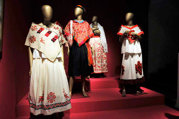 EL-ARTE-DE-LA-INDUMENTARIA-Y-LA-MODA-EN-MÉXICO-okokok