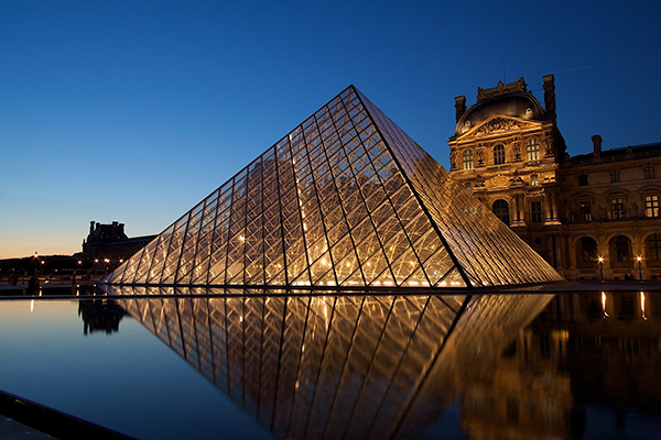 Pyramide-Louvre-Paris
