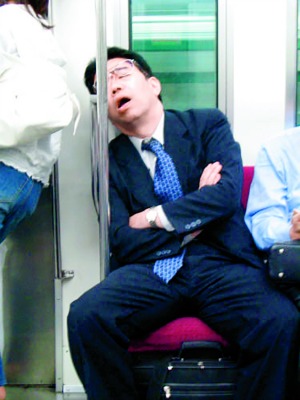 dormido en el metro