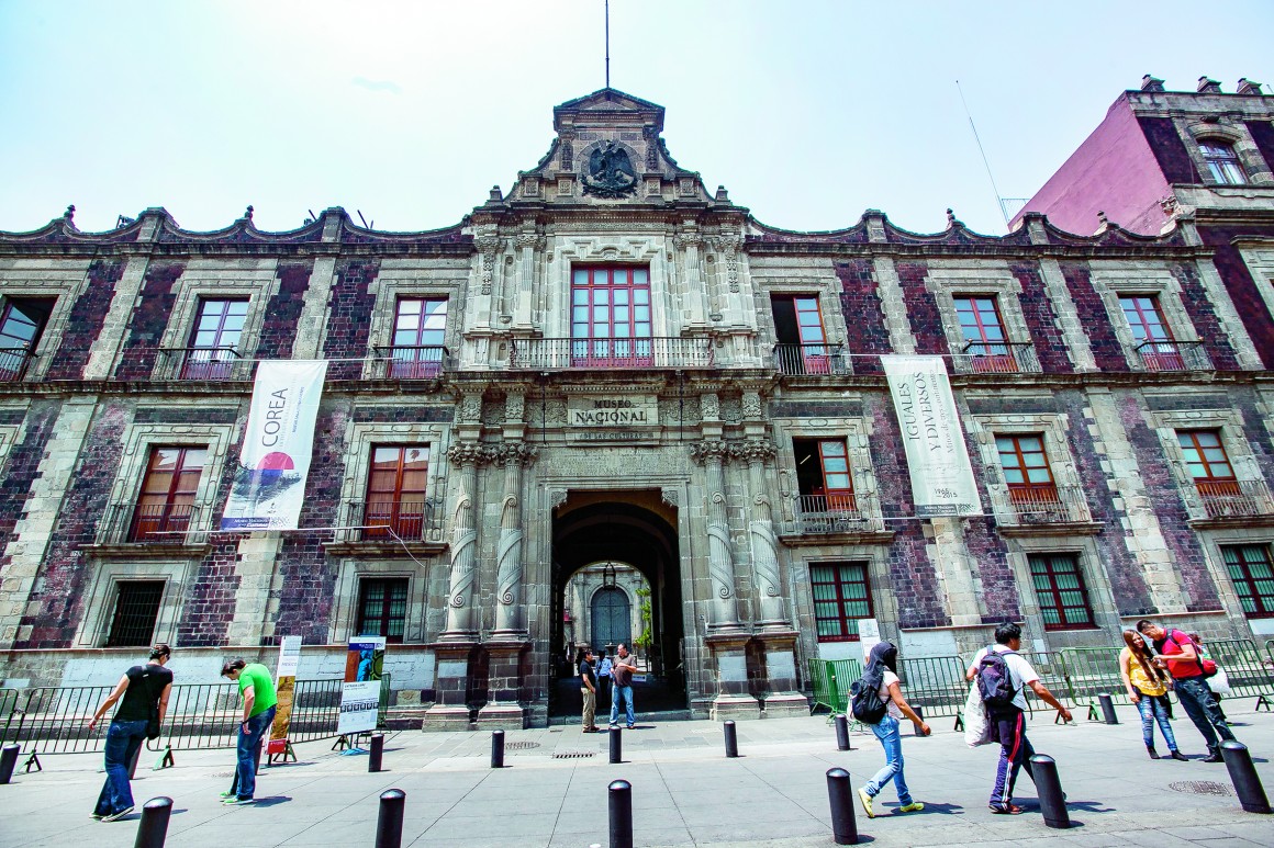 (4) Museo Nacional