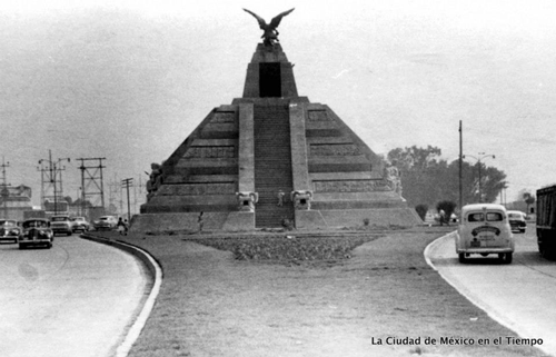 Monumento-la-raza-1940--Villasana-