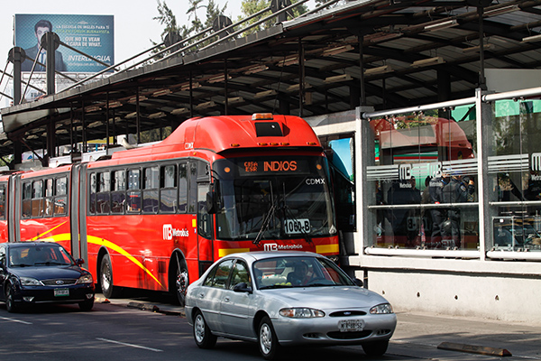 Los habitantes trafico, metrobús y transporte