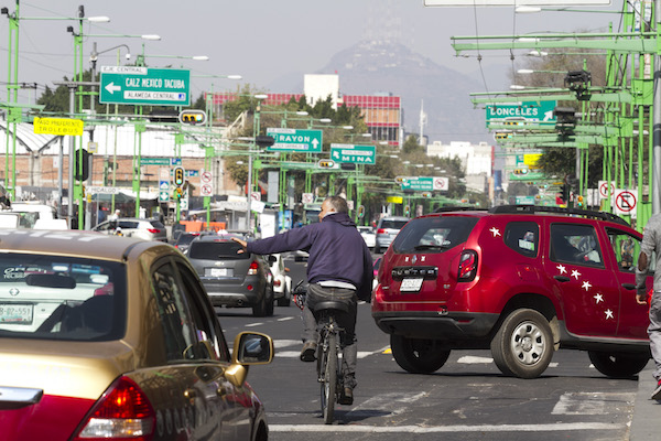 Ciclista-Tamaulipas-Condesa-Camioneta-Nacho-Lozano ciclistas que despiertan imaginando una ciudad que no existe