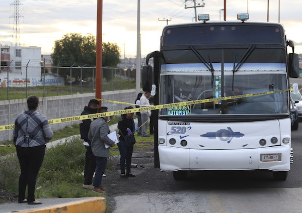Pasajero_Asesinado-1 Asalto en la México-Pachuca: Tres tipos suben a un autobús de pasajeros