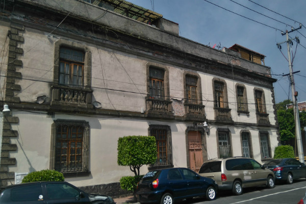 A pie por la... colonia San Miguel Chapultepec en la CDMX